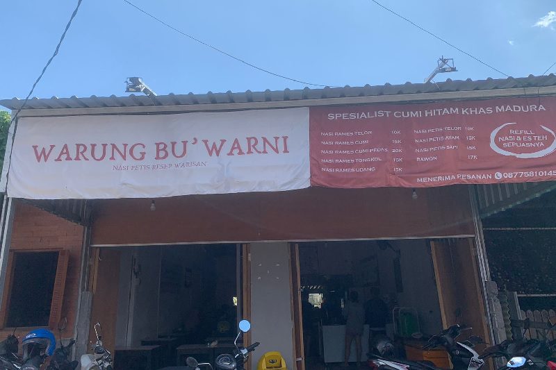 Warung Bu Diyun: Santapan Hangat di Jantung Adipala yang Tak Pudar