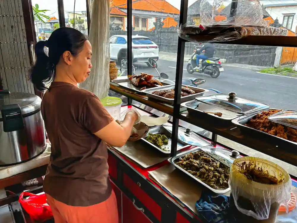 Mbak Lili's Gurame Soup: The Secret Flavor That Makes Cilacap Residents Queue